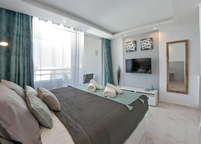 Modern With A Sea View And Pool Access Ponderosa 801